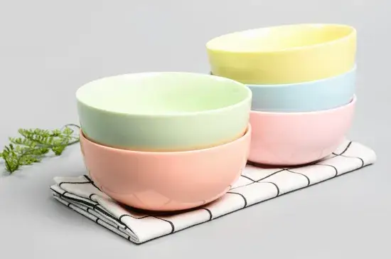 Bát đa dạng màu sắc phong cách Bắc Âu, thích hợp cho việc phục vụ súp và salad trong các dịp tiệc tùng