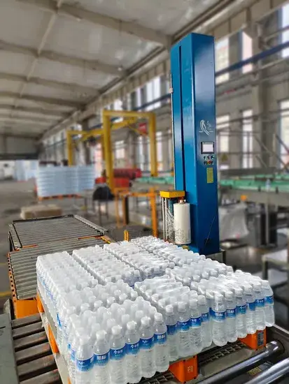Máy quấn tự động trực tuyến với công nghệ hiện đại, giúp đóng gói sản phẩm bằng màng co một cách nhanh chóng