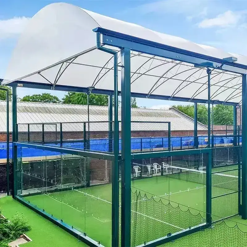 Sân quần vợt padel ngoại trời kích thước lớn - Cam kết với tiêu chuẩn CE và mái che chất lượng