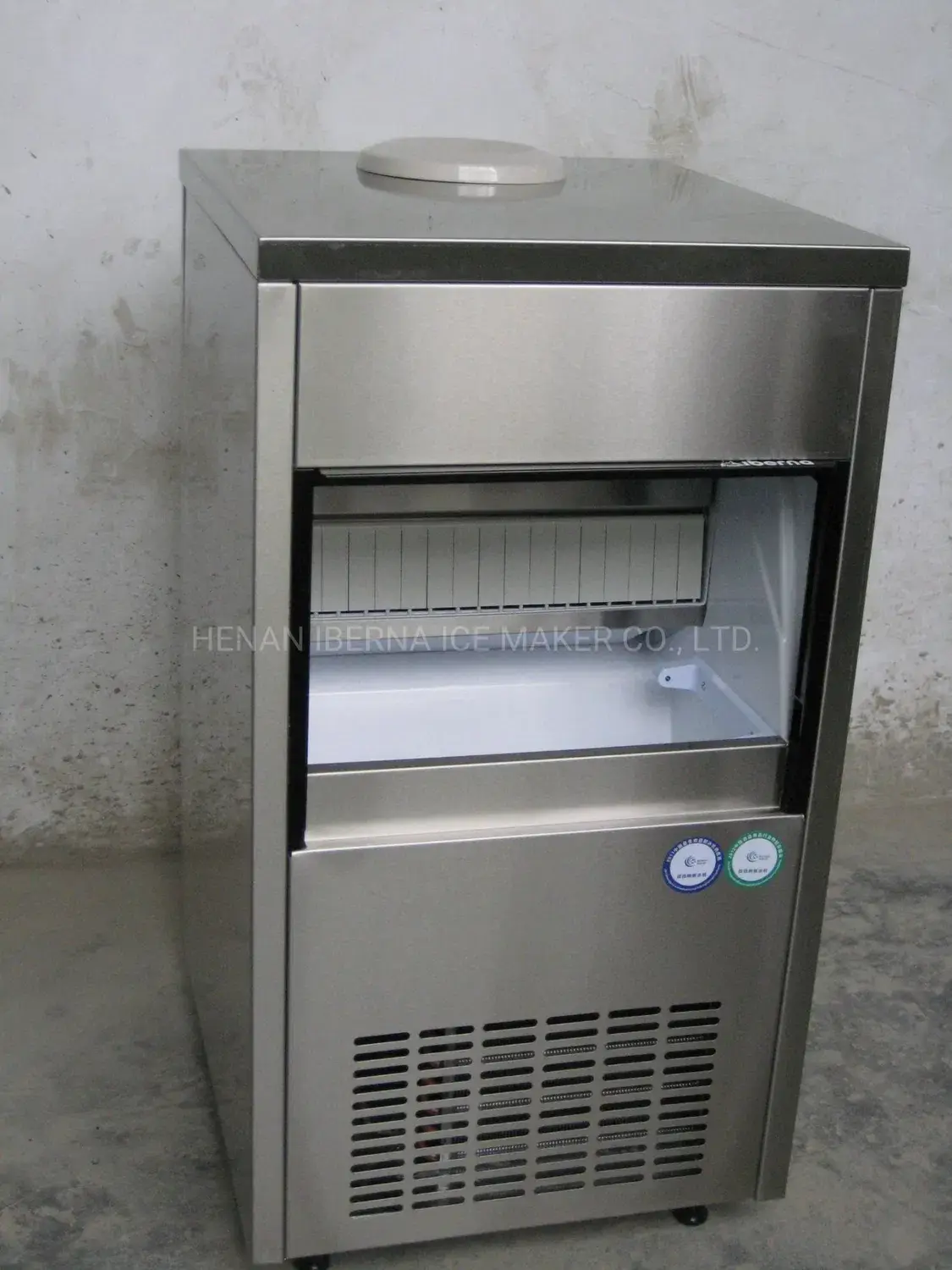 Máy làm đá hình khối 40kgs phù hợp sử dụng cho nhà hàng và cửa hàng ngoài trời