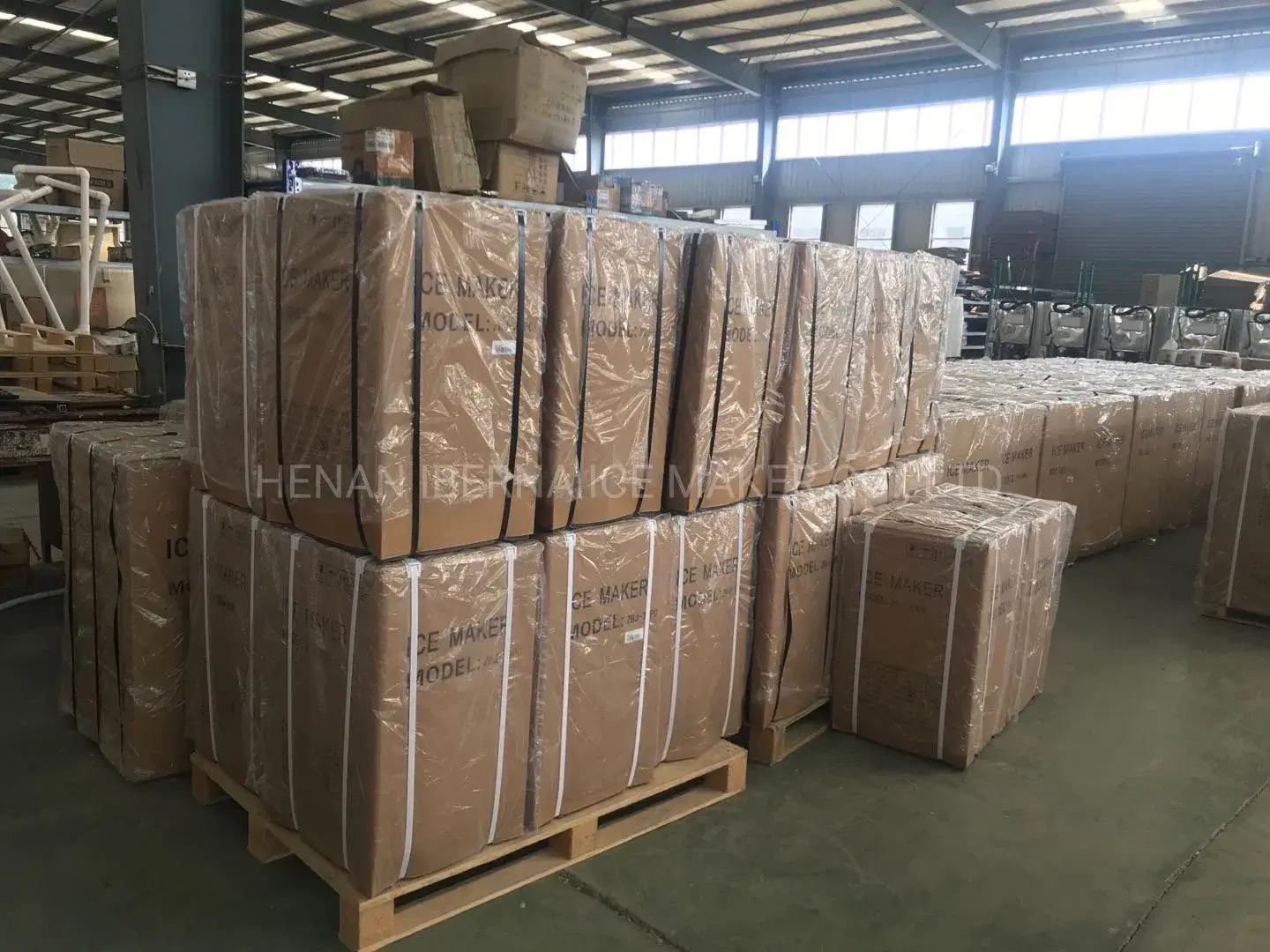 Máy làm đá hình khối 40kgs phù hợp sử dụng cho nhà hàng và cửa hàng ngoài trời