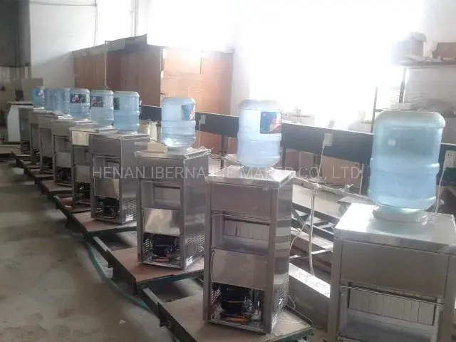 Máy làm đá hình khối 40kgs phù hợp sử dụng cho nhà hàng và cửa hàng ngoài trời