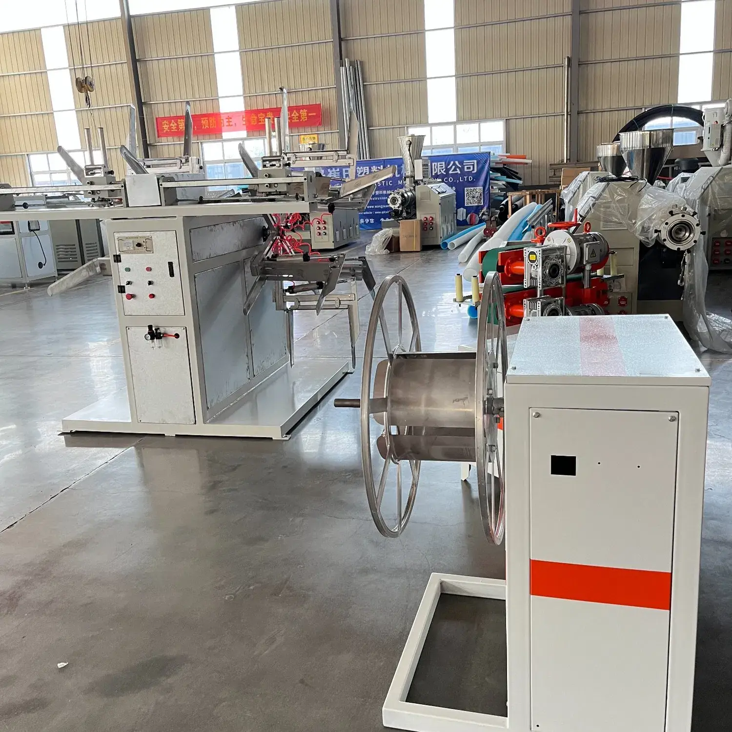 Máy ép ống uống từ nhựa phân hủy sinh học - Giải pháp sản xuất hiệu quả