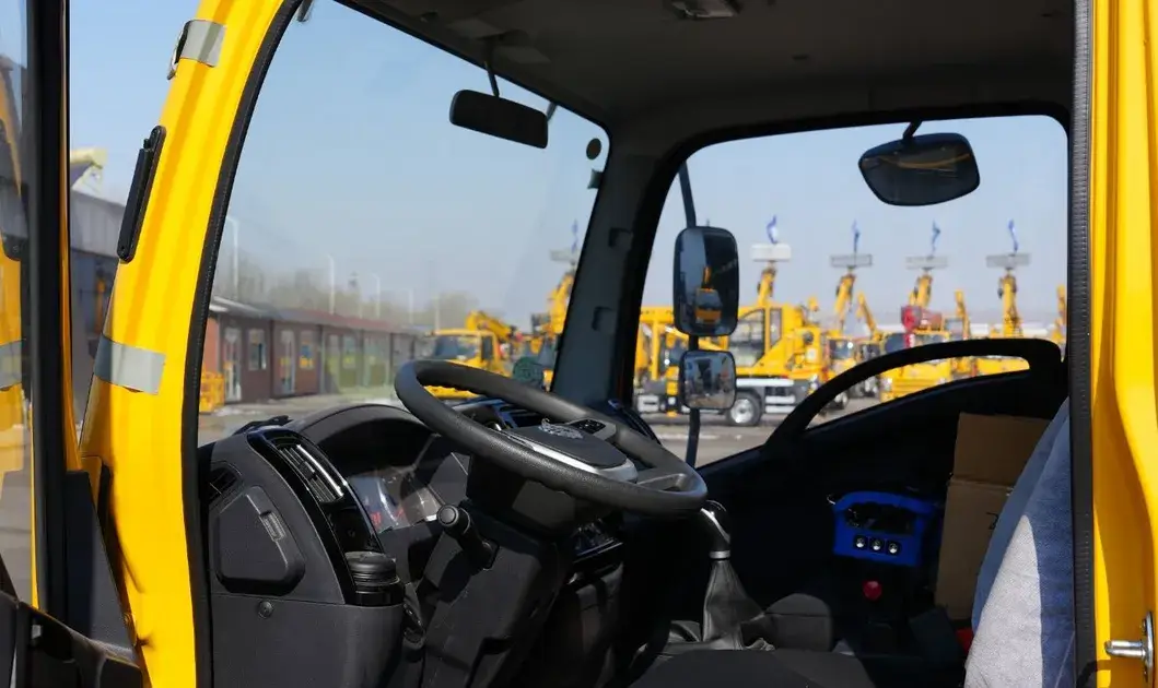 Xe nâng cần cẩu chạy bằng dầu diesel, đạt tiêu chuẩn CE, hoạt động hiệu quả tại độ cao 28 mét hình ảnh 20-description