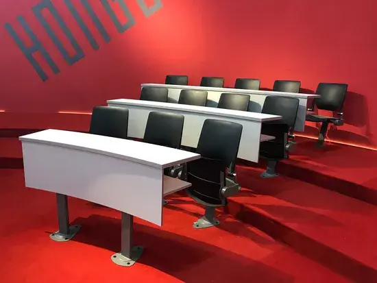 Bàn học sinh tiểu học phong cách cổ điển dành cho học sinh trong lớp học
