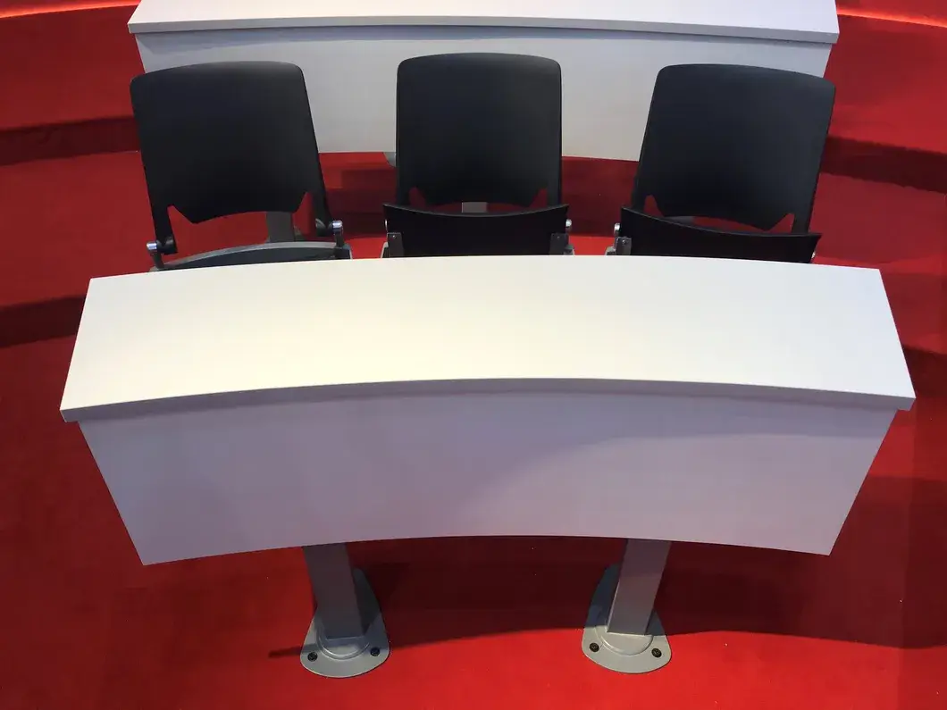 Bàn học sinh tiểu học phong cách cổ điển dành cho học sinh trong lớp học hình ảnh 15-description