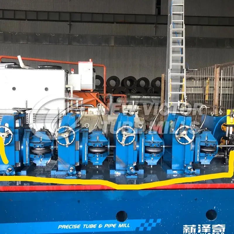 Hệ thống con lăn linh hoạt cho việc điều chỉnh kích thước một cách linh hoạt và nhanh chóng