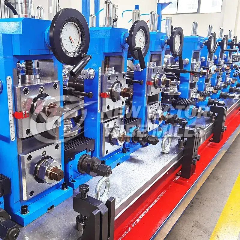 Hệ thống con lăn linh hoạt cho việc điều chỉnh kích thước một cách linh hoạt và nhanh chóng