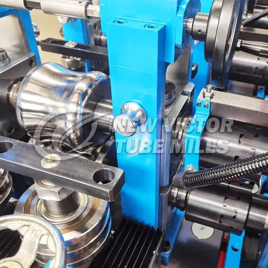 Hệ thống con lăn linh hoạt cho việc điều chỉnh kích thước một cách linh hoạt và nhanh chóng