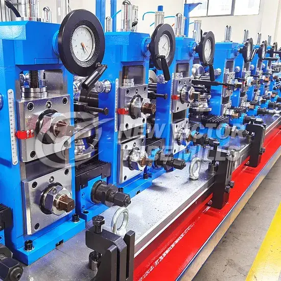 Hệ thống con lăn linh hoạt cho việc điều chỉnh kích thước một cách linh hoạt và nhanh chóng