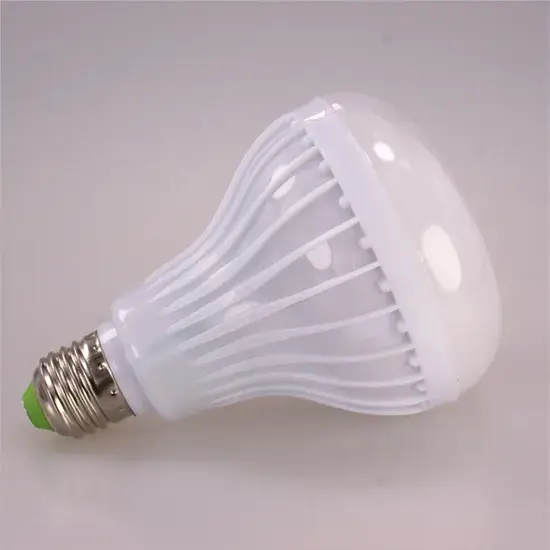 Bóng đèn LED thông minh phát nhạc với khả năng điều chỉnh đèn RGB và thay đổi màu sắc ánh sáng