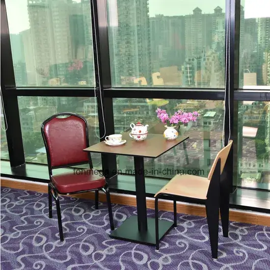 Bàn ăn màu đen với khung chân bằng kim loại sơn tĩnh điện