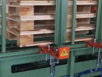 Đậm Chất Thủ Công: Sf9023 - Máy Đóng Đinh Pallet Gỗ Dành Cho Dây Chuyền Đóng Đinh