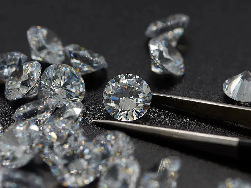 Zirconia - Một lựa chọn hoàn hảo cho viên đá quý nhân tạo màu trắng rạng rỡ
