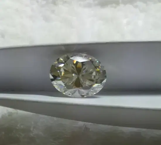 Zirconia - Một lựa chọn hoàn hảo cho viên đá quý nhân tạo màu trắng rạng rỡ