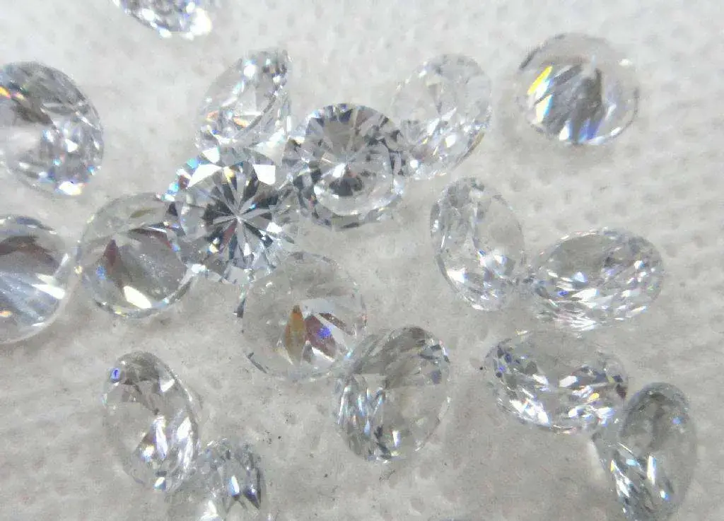 Zirconia - Một lựa chọn hoàn hảo cho viên đá quý nhân tạo màu trắng rạng rỡ