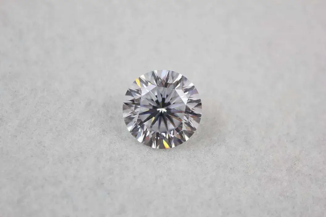 Zirconia - Một lựa chọn hoàn hảo cho viên đá quý nhân tạo màu trắng rạng rỡ