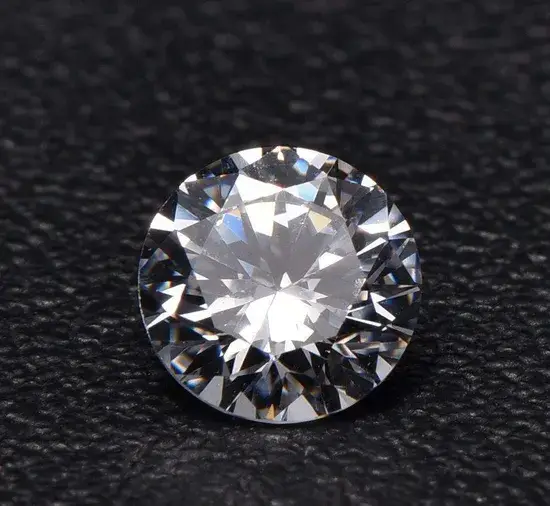 Zirconia - Một lựa chọn hoàn hảo cho viên đá quý nhân tạo màu trắng rạng rỡ