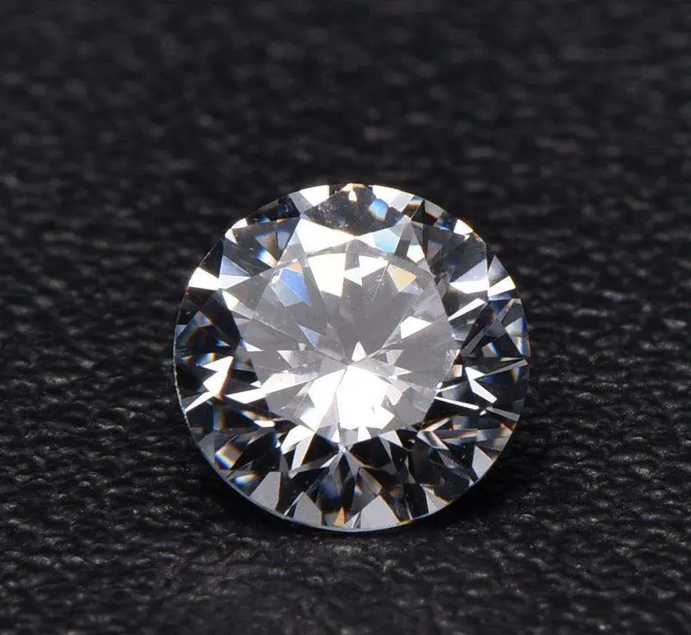 Zirconia - Một lựa chọn hoàn hảo cho viên đá quý nhân tạo màu trắng rạng rỡ