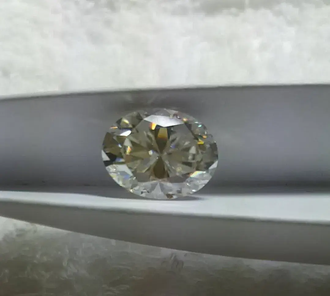 Zirconia - Một lựa chọn hoàn hảo cho viên đá quý nhân tạo màu trắng rạng rỡ