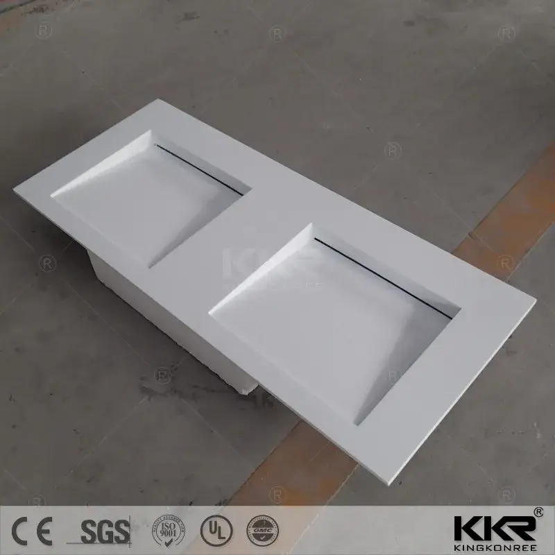 Bồn rửa mặt đẹp mắt làm từ chất liệu đá nhân tạo cho không gian phòng tắm