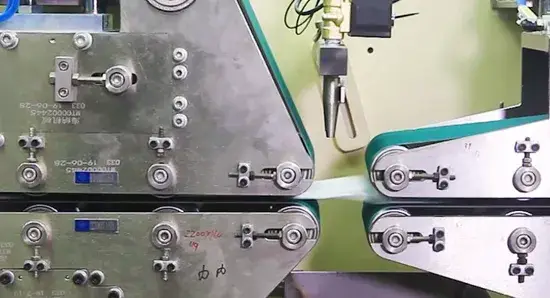 Chuyển động ổn định: Dây chuyền sản xuất tã trẻ em với hệ thống servo tốc độ đầy đủ