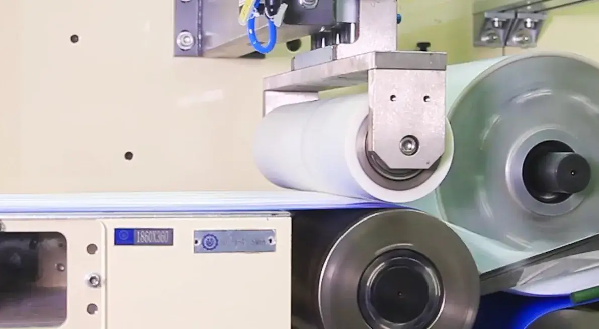 Chuyển động ổn định: Dây chuyền sản xuất tã trẻ em với hệ thống servo tốc độ đầy đủ