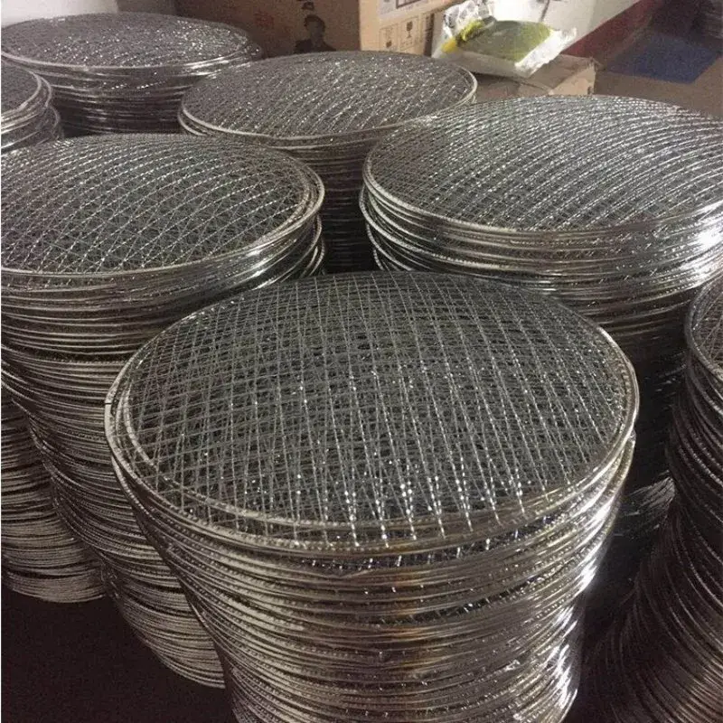 Lưới nướng tròn từ chất liệu thép không gỉ phù hợp cho việc nướng BBQ ngoài trời và hấp, vị trí đỡ nướng than