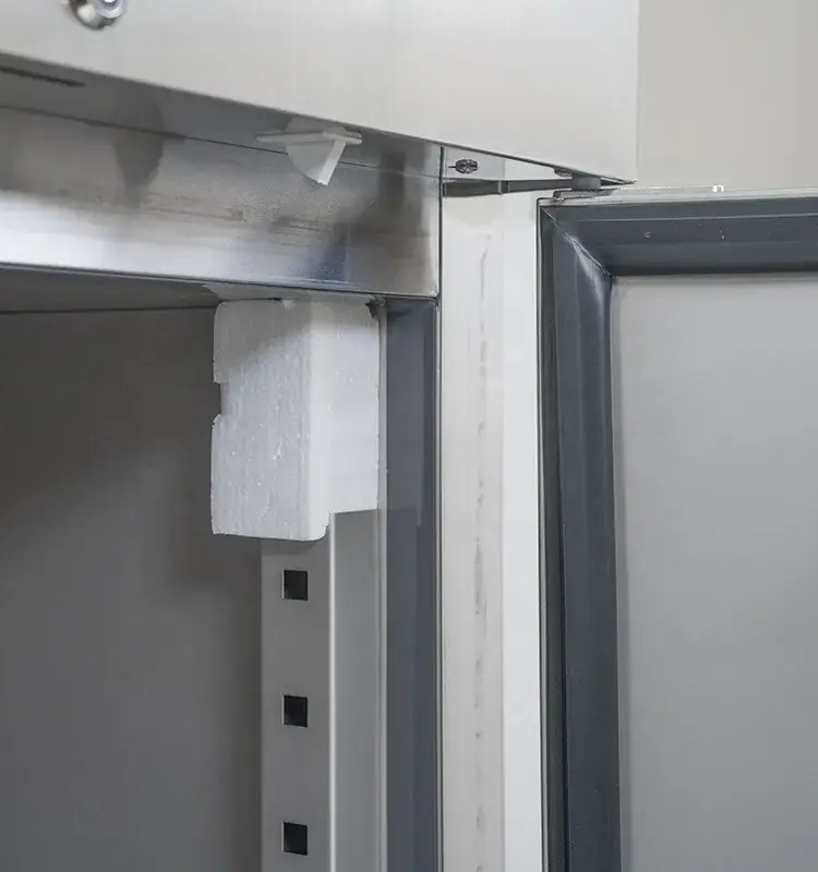 Tủ lạnh đứng với chất liệu thép không gỉ màu bạc phù hợp cho nhà bếp kinh doanh, có thể lắp thêm bánh xe theo nhu cầu hình ảnh 22-description