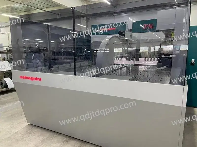 Tủ lạnh đứng với chất liệu thép không gỉ màu bạc phù hợp cho nhà bếp kinh doanh, có thể lắp thêm bánh xe theo nhu cầu hình ảnh 24-description