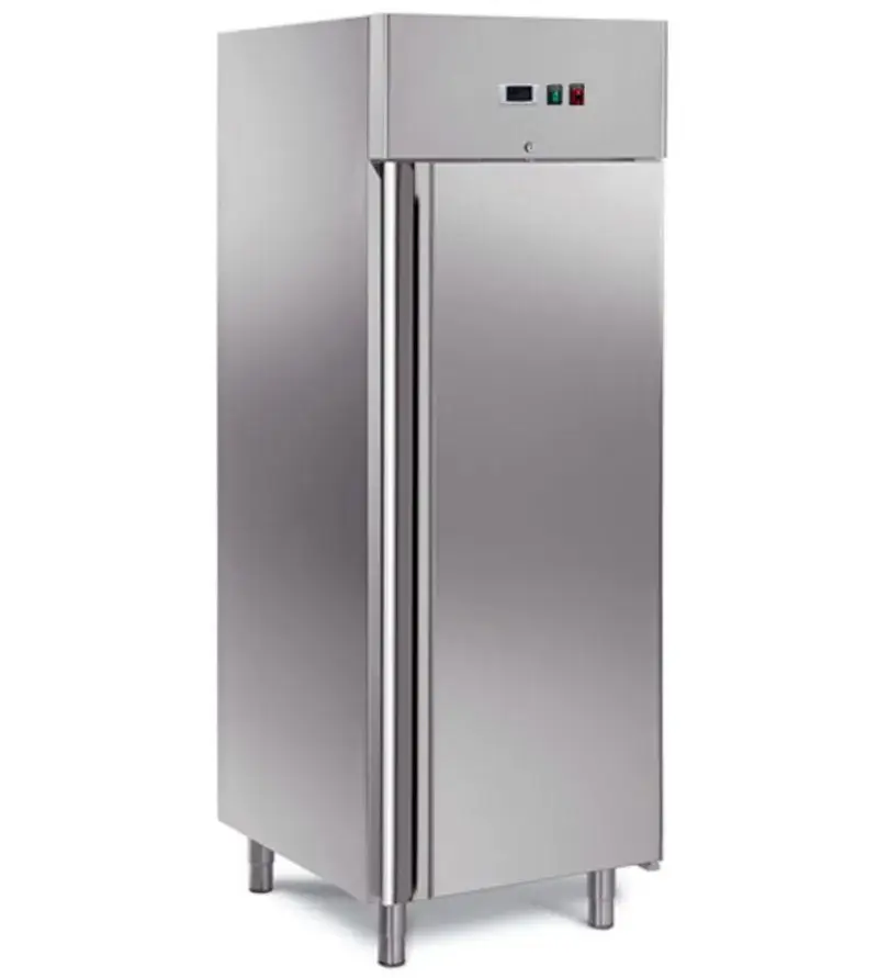 Tủ lạnh đứng với chất liệu thép không gỉ màu bạc phù hợp cho nhà bếp kinh doanh, có thể lắp thêm bánh xe theo nhu cầu