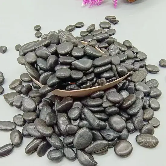 Đá cuội đen tự nhiên mịn màng - Lựa chọn hoàn hảo cho lối đi trong khu vườn