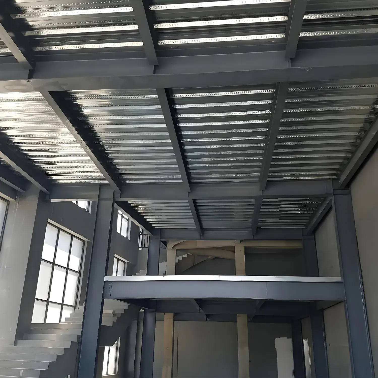 Cải thiện hiệu quả sử dụng không gian với cấu trúc thép nền linh hoạt và độ bền cao