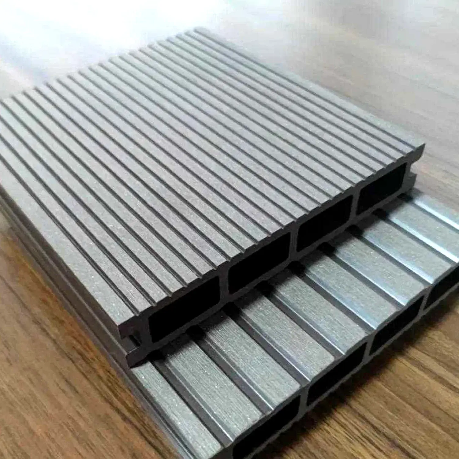 Phong cách sàn ngoài trời WPC với rãnh tạo điểm nhấn thẩm mỹ