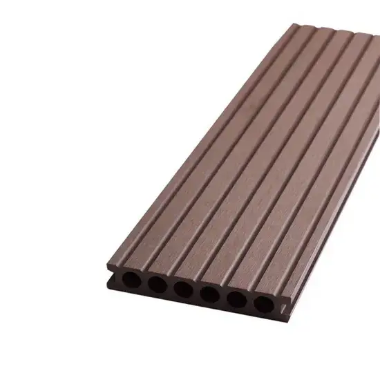 Phong cách sàn ngoài trời WPC với rãnh tạo điểm nhấn thẩm mỹ