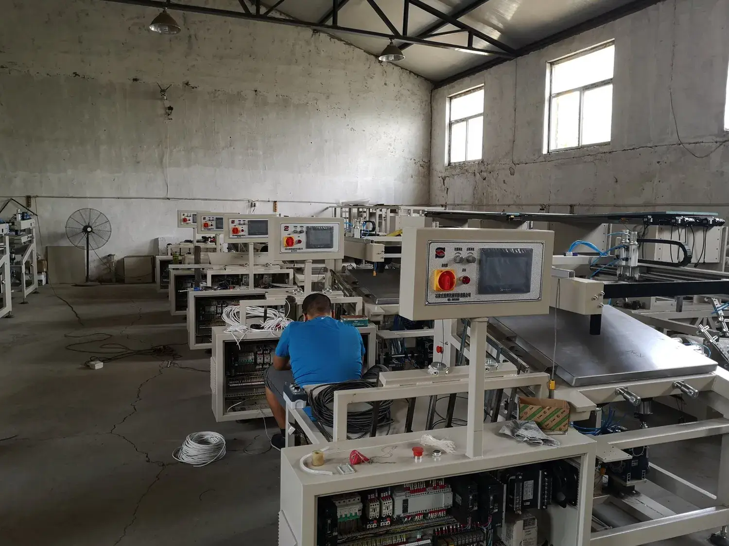 Máy in lưới tự động chất lượng cao, giúp in kỹ thuật số nhanh chóng và chính xác