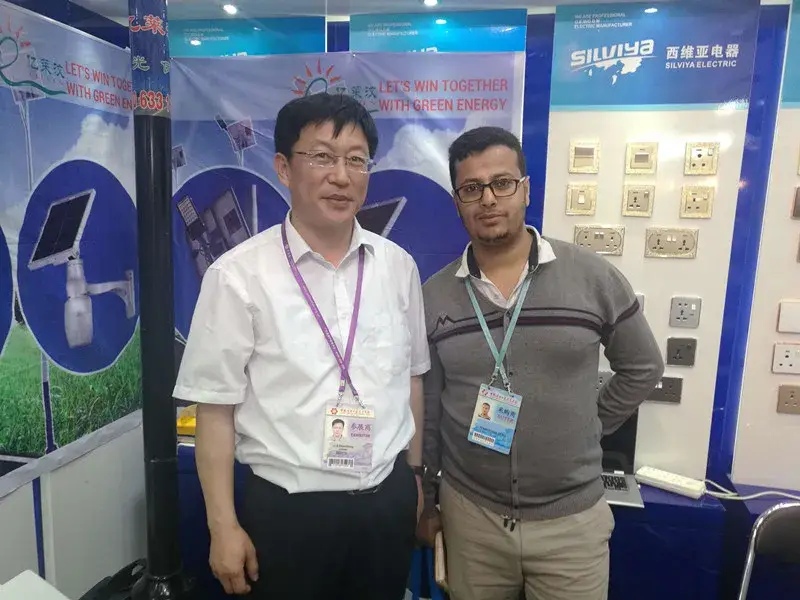 Pin mặt trời đơn tinh thể dung lượng lớn - Giải pháp năng lượng mặt trời di động cho xe kéo hình ảnh 28-description