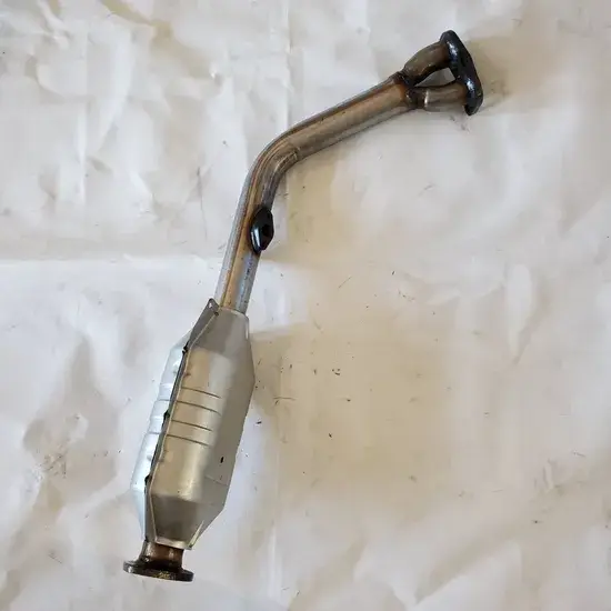 Bộ chuyển đổi xúc tác ba chiều phù hợp trực tiếp với các dòng xe Toyota Land Cruiser Prado 2700