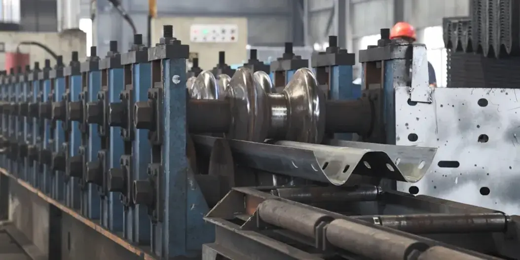 Rào chắn thép mạ kẽm an toàn cho đường cao tốc với khả năng hấp thụ va chạm cao hình ảnh 13-description