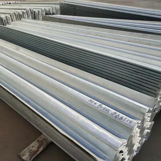 Rào chắn thép mạ kẽm an toàn cho đường cao tốc với khả năng hấp thụ va chạm cao
