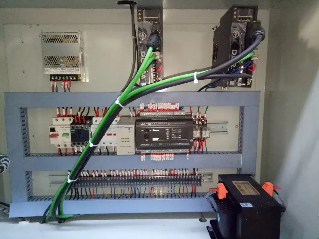 Máy sản xuất cửa sổ UPVC tự động với công nghệ làm sạch góc CNC hiện đại hình ảnh 15-description