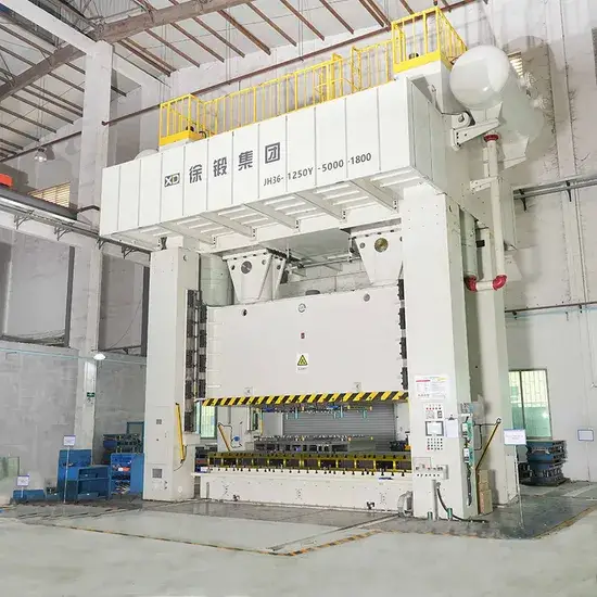 Ẩn sâu sắc trong các linh kiện tụ điện là sự tinh tế của khuôn dập tự động, tối ưu hoá hiệu suất sản xuất