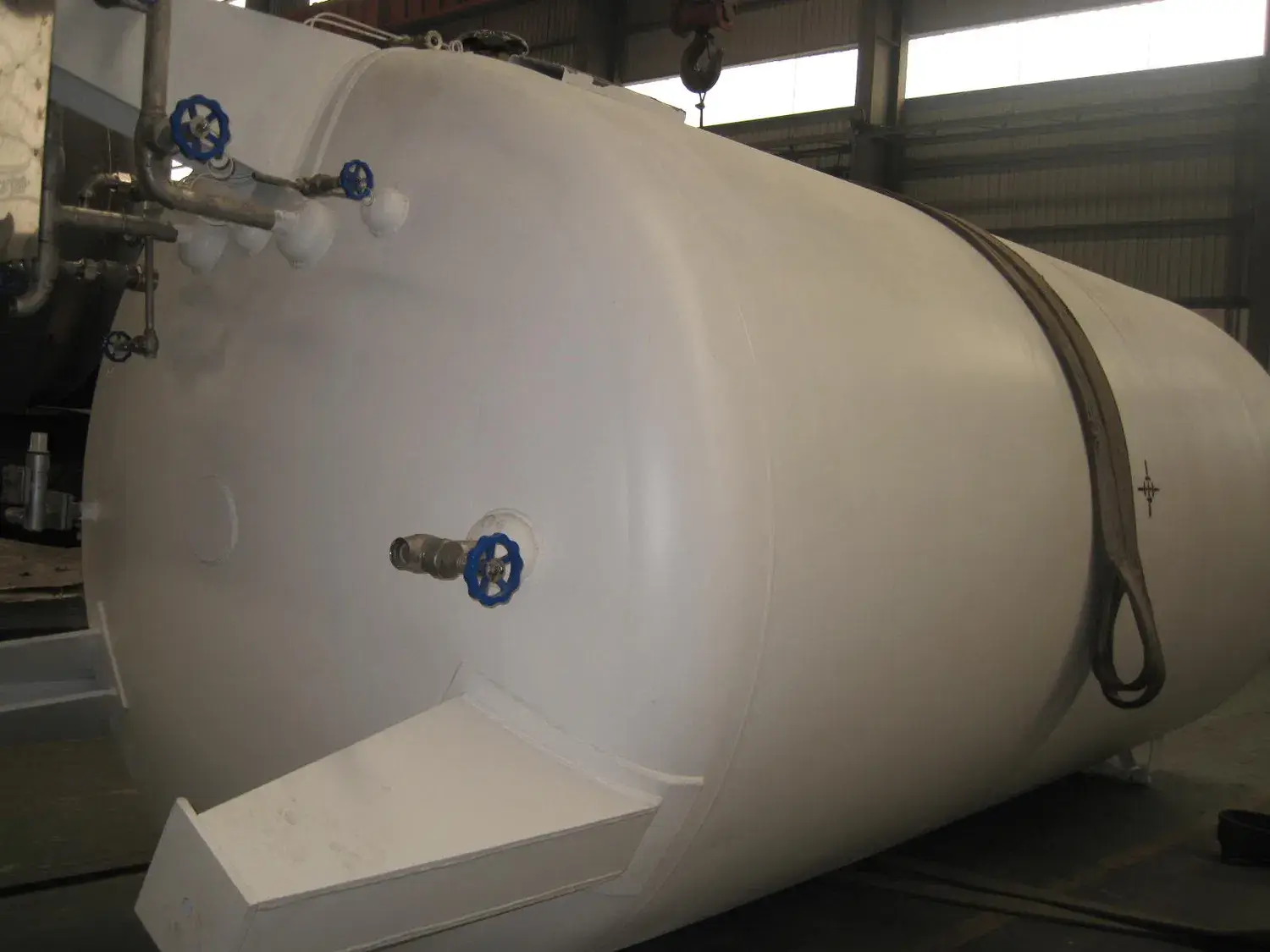 Bình chứa chân không chứa lỏng CO2, oxy và nitơ ở nhiệt độ cực thấp