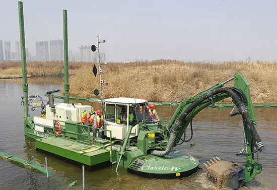Máy xúc lấp nước điện với động cơ diesel, có khả năng vượt qua vùng lún nước