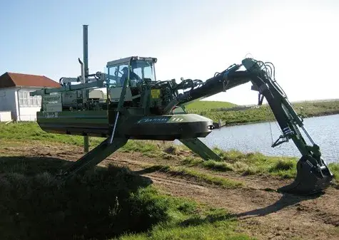 Máy xúc lấp nước điện với động cơ diesel, có khả năng vượt qua vùng lún nước
