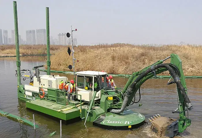 Máy xúc lấp nước điện với động cơ diesel, có khả năng vượt qua vùng lún nước