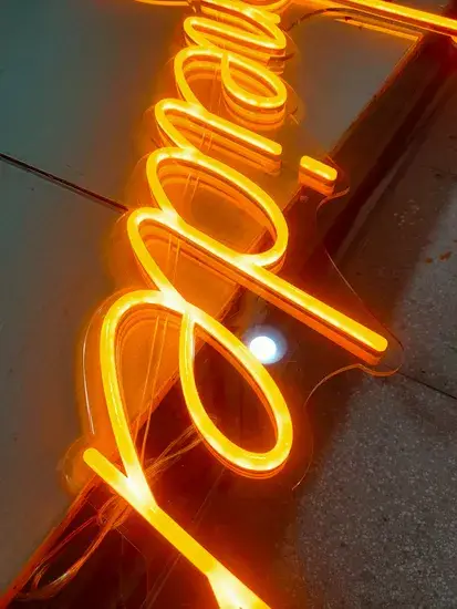 Thiết kế biển hiệu LED neon chống nước phục vụ trang trí không gian tiệc ngoài trời hình ảnh 1-description