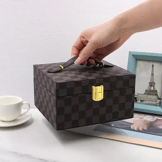 Hộp đựng trang sức bằng da PU, thiết kế hai tầng, sang trọng và tiện lợi, phù hợp cho du lịch
