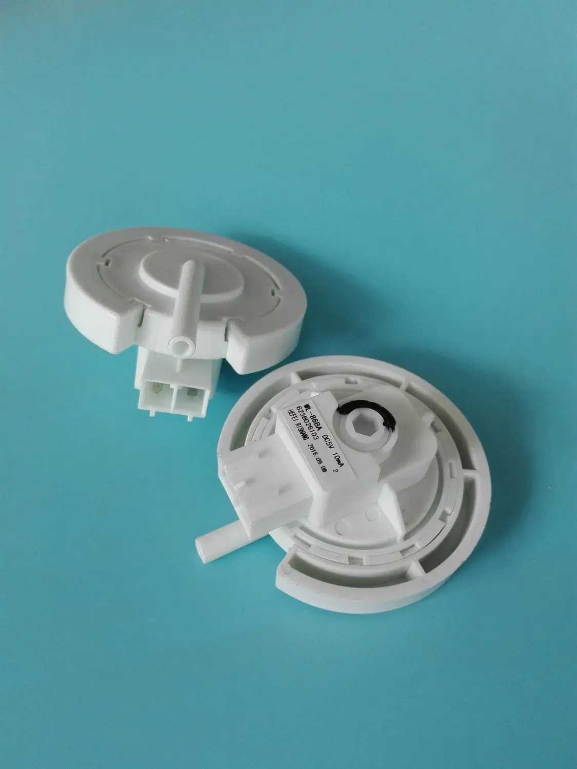 Cảm biến áp suất điện tử WL-86B đạt tiêu chuẩn RoHS, phù hợp với máy giặt cửa trên của hãng Toshiba