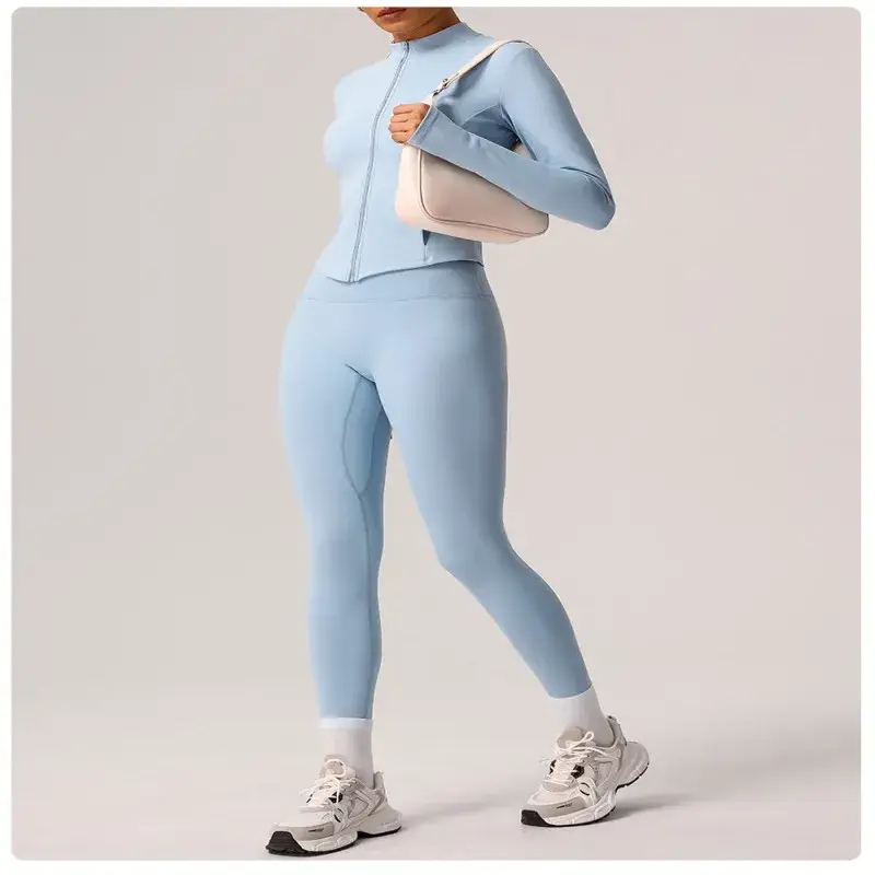 Bộ đồ thể thao nữ chất liệu co giãn, phù hợp cho yoga và tập gym